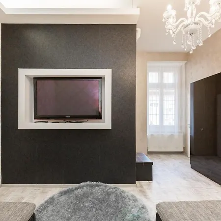 The Golden Executive Apartment *